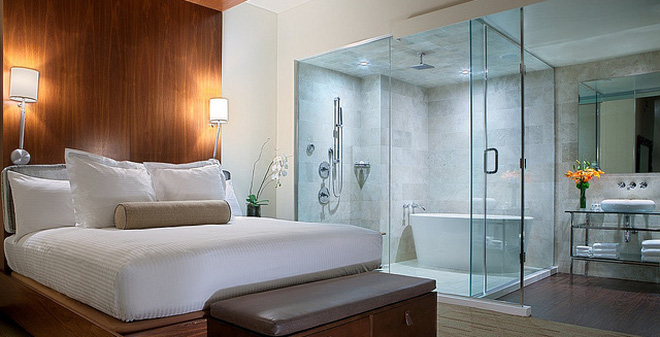 Lý do mà phòng tắm khách sạn thường được làm từ kính