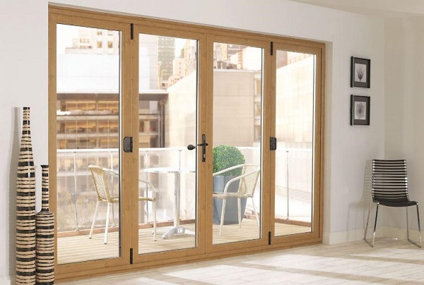 Cửa kính khung gỗ là một loại cửa được làm từ khung gỗ xung quanh viền của cửa, với mặt cửa chính là kính
