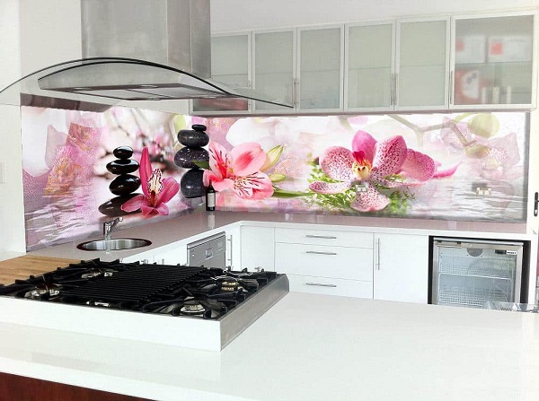 Tranh kính 3D ốp bếp tạo ra sự khác biệt và điểm nhấn rất ấn tượng cho không gian bếp